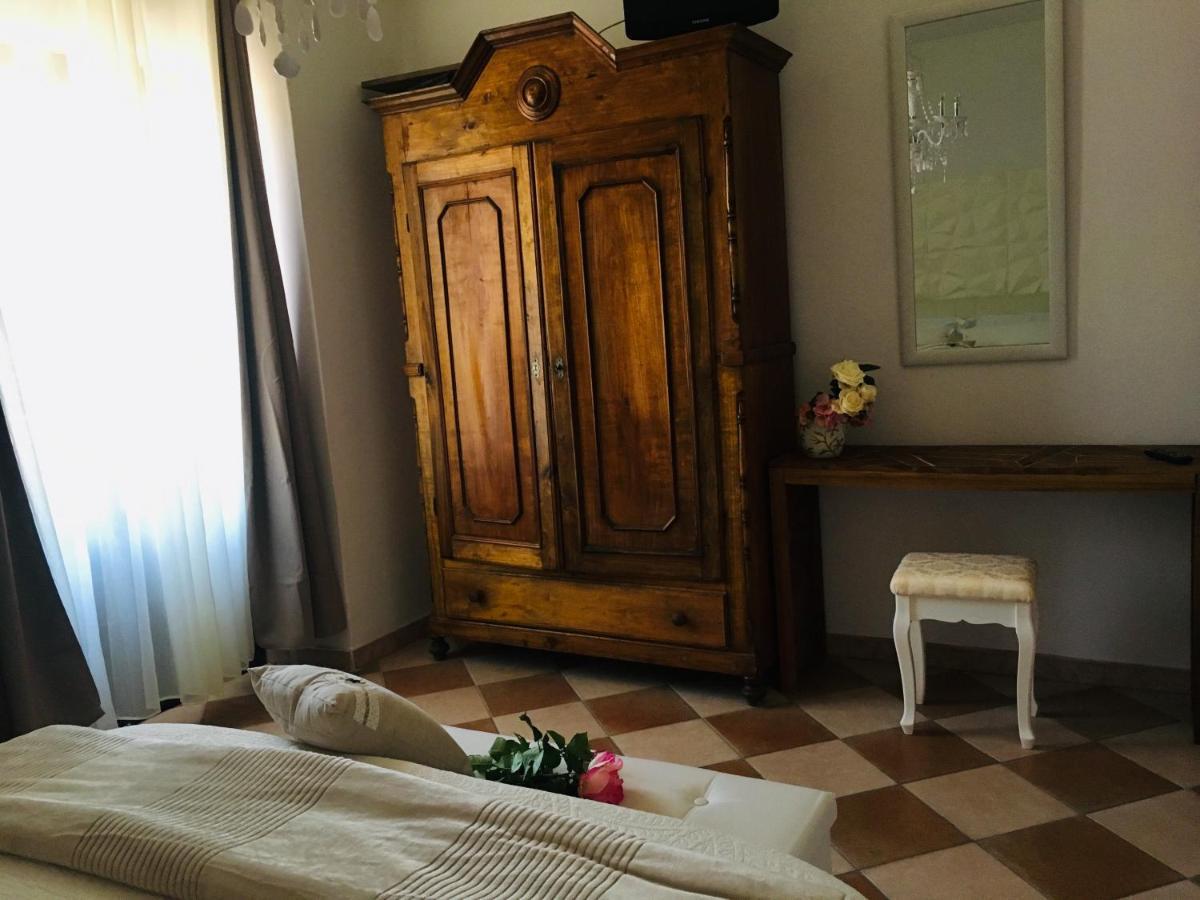 Rossella Alla Villarella Dei Tulipani Asti Buitenkant foto